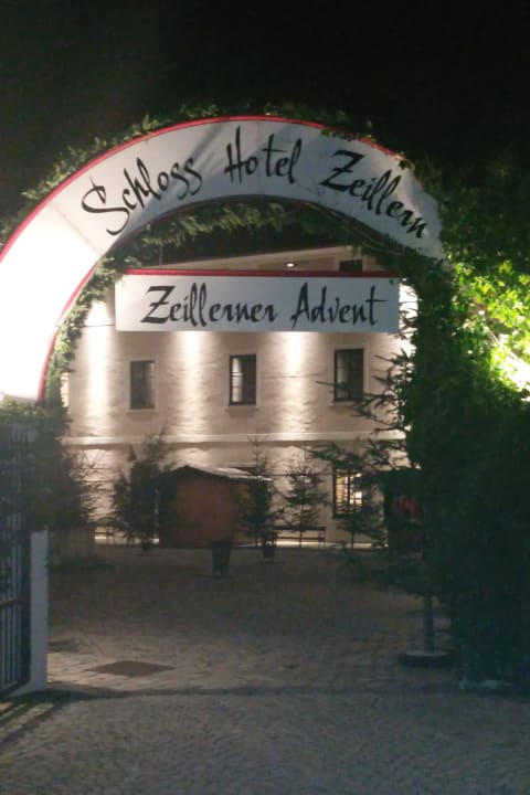 Außenansicht Schloss Hotel Zeillern