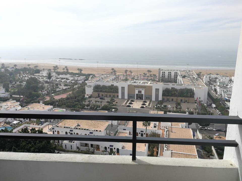 Aus dem Balkon Anezi Tower Hotel