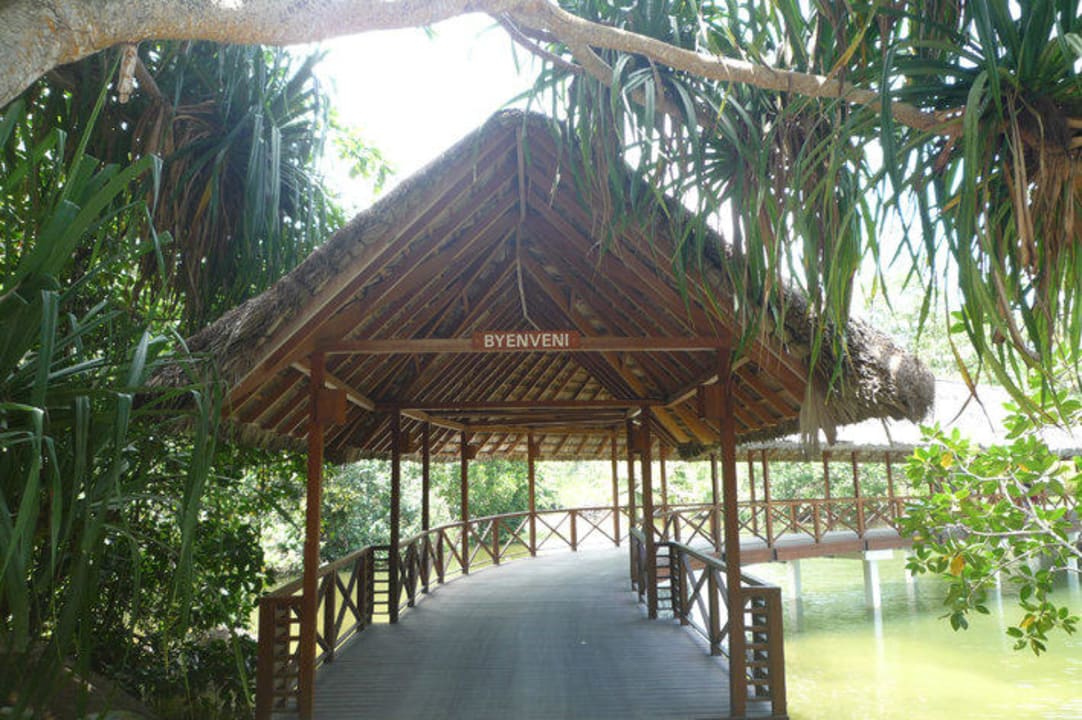 Eingangsbereich des Resorts Hilton Seychelles Labriz Resort & Spa