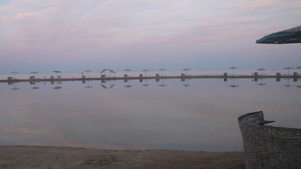 Lagune direkt vor dem Meer Mövenpick Resort & Spa El Gouna
