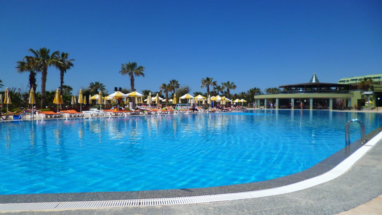 Family-Pool VONRESORT Golden Coast