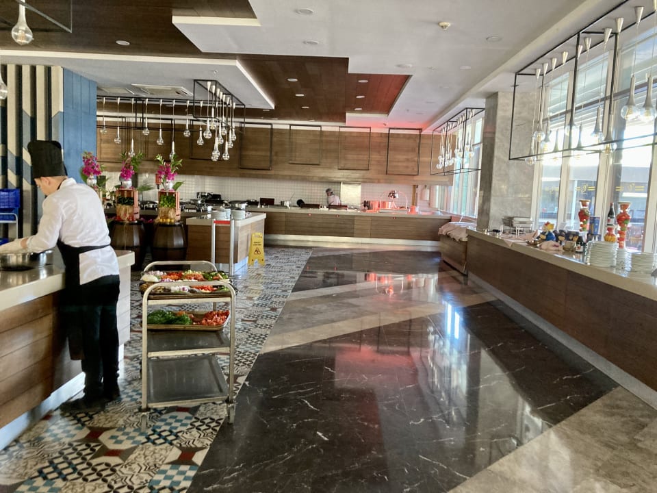 Gastro Saturn Palace Resort Hotel