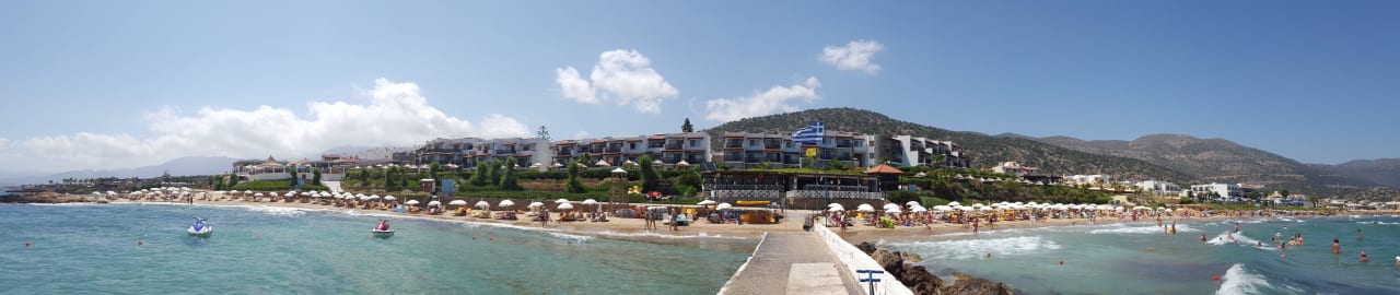 Hotel vom Meer aus gesehen Alexander Beach Hotel & Village Resort