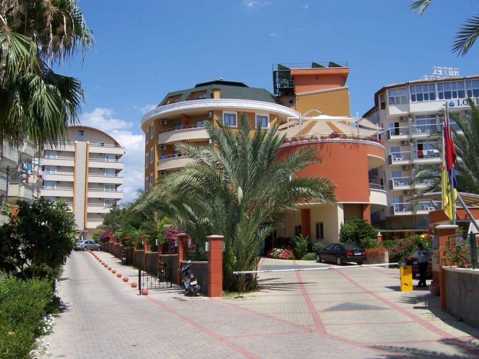 Eingang Hauptgebäude Alaiye Resort & Spa