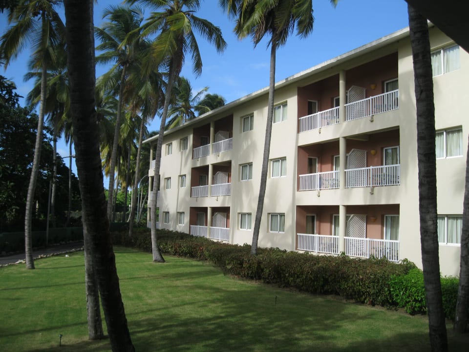 Blick auf die Balkons Grand Sirenis Punta Cana Resort & Aquagames