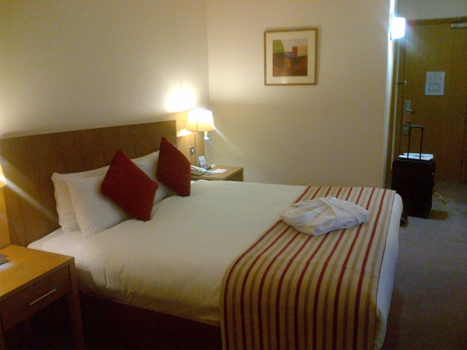 Bett aus anderem Blickwinkel Clayton Hotel Cardiff Lane