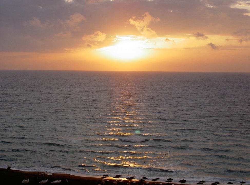 Sonnenuntergang von der Terrasse Hotel Calypso Beach
