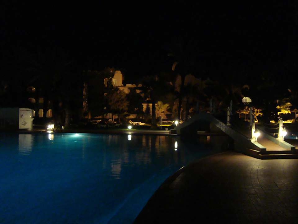 Poolanlage am Abend Mahdia Beach & Aquapark
