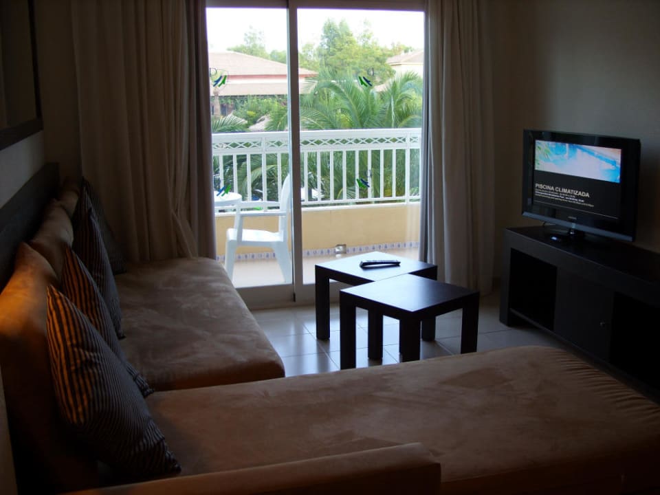 Das Wohnzimmer mit Schlafcouch Prinsotel La Dorada