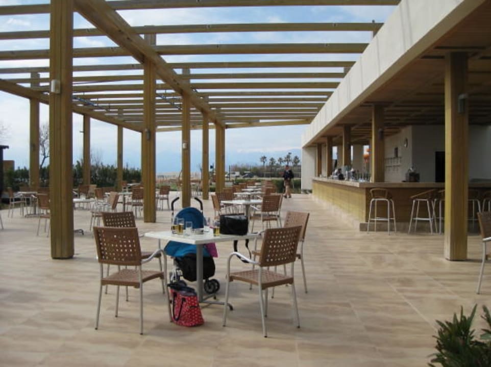 Strandbar früh am Morgen Hotel Baia Lara