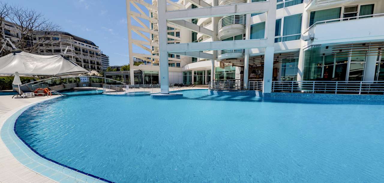 Pool Effect Grand Victoria Hotel