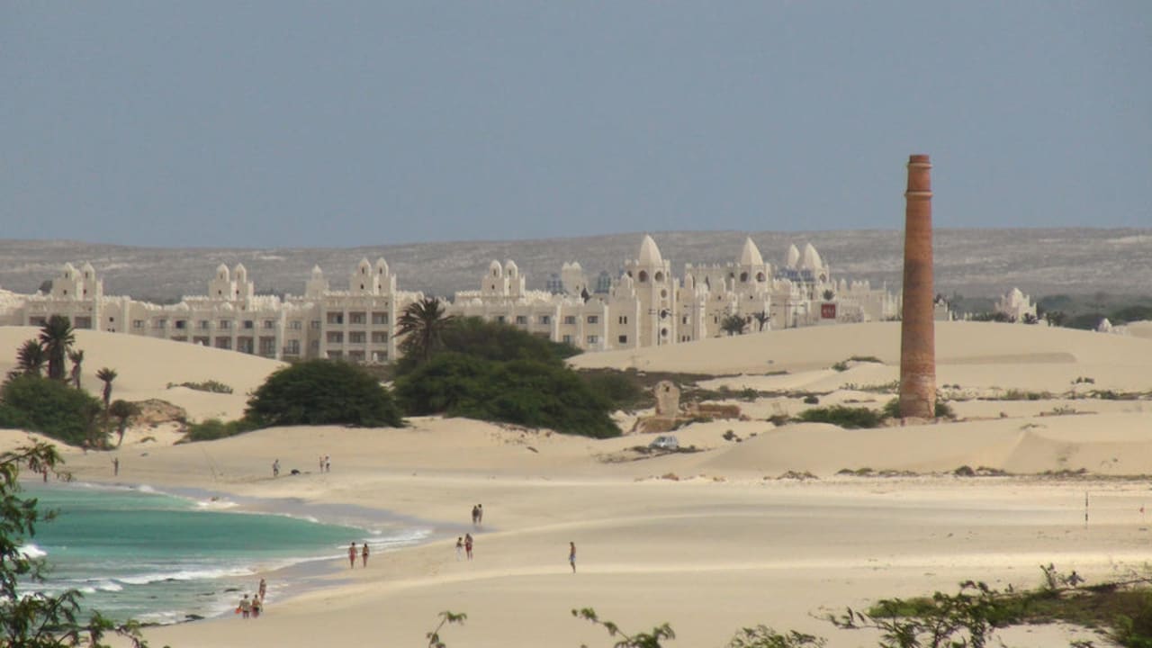 Lehmfabrik mit Blick aufs Riu VOI Praia De Chaves Resort