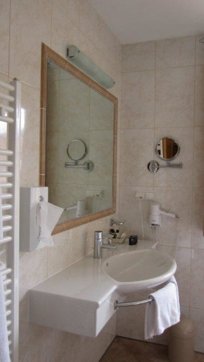 De badkamer Alpenherz Hotel