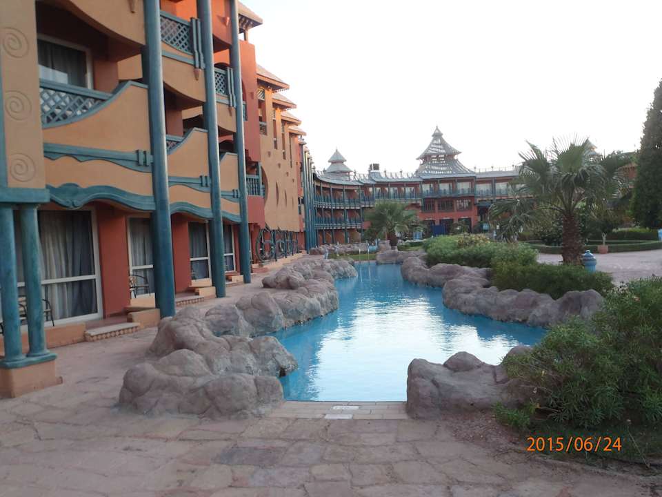 Menší bazénky  Dreams Beach Resort Marsa Alam