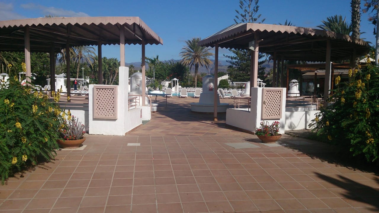 Weg zum Pool Bungalows Cordial Sandy Golf