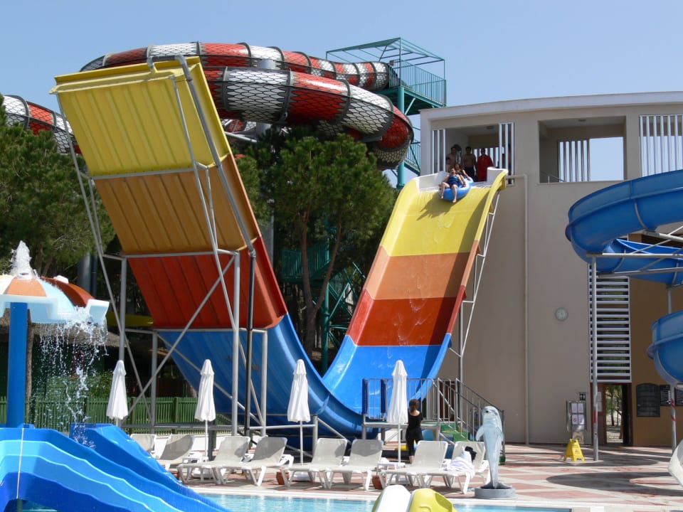 Aquapark Reifenrutsche mit Blick auf die Cobra Voyage Belek Golf & Spa