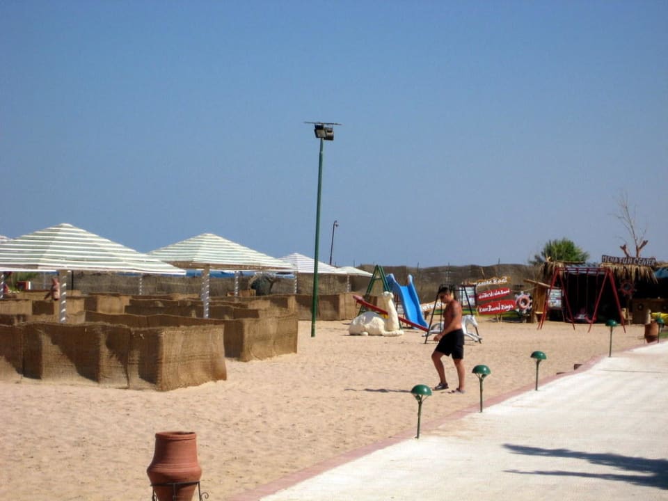 Часть пляжа Menaville Safaga