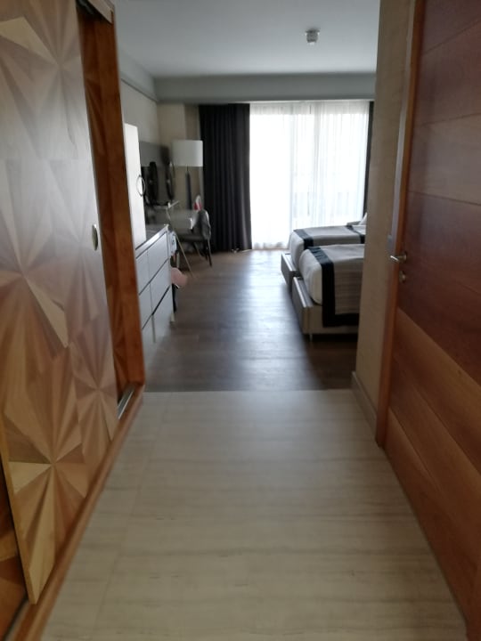 Zimmer Acanthus Cennet Barut Collection