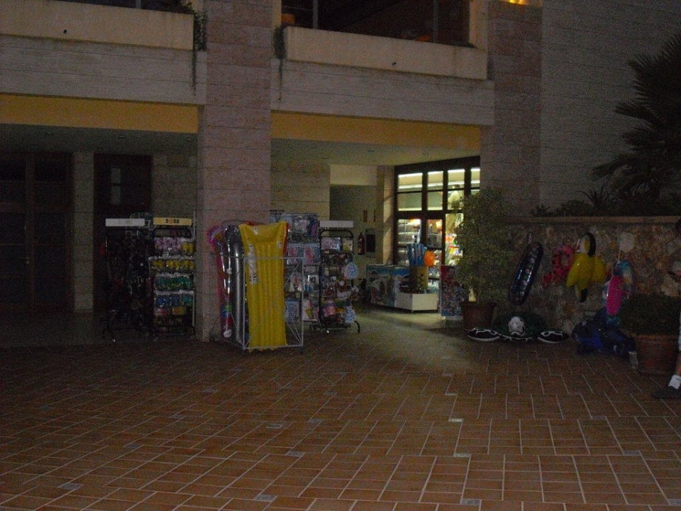 Hoteleigener Supermarkt Zafiro Mallorca