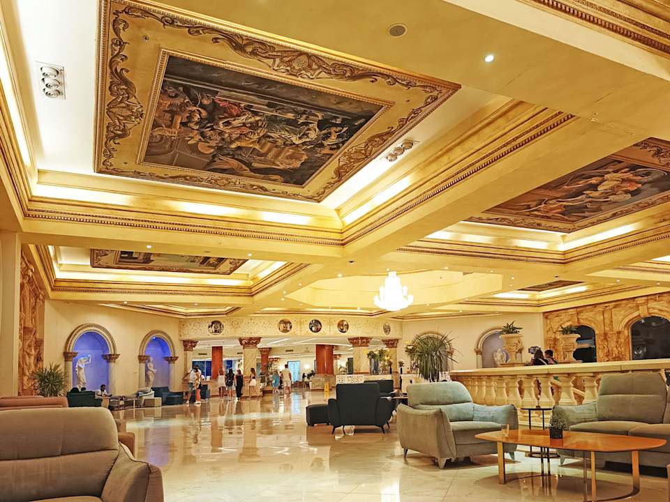 Lobby Hotel Titanic Palace