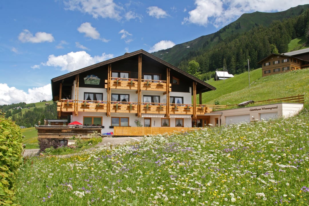 Außenansicht Gästehaus Wiesengrund - daHEIM auf der Riezler Höh'!