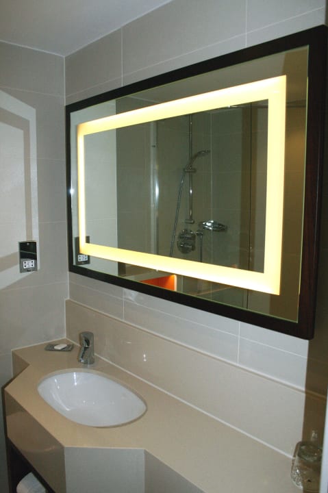 Schmales Bad DoubleTree Hotel by Hilton London – Ealing