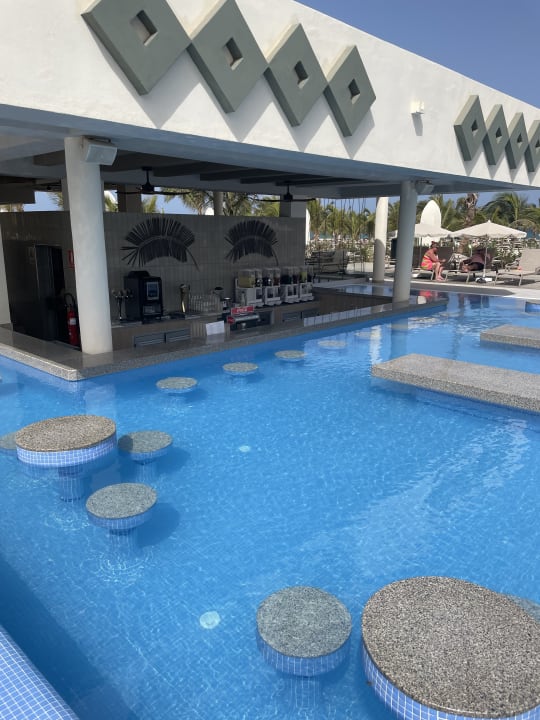 Pool Hotel Riu Karamboa