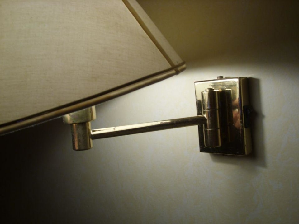 kaputt, geht nicht immer an und hängt schief Ghazala Gardens