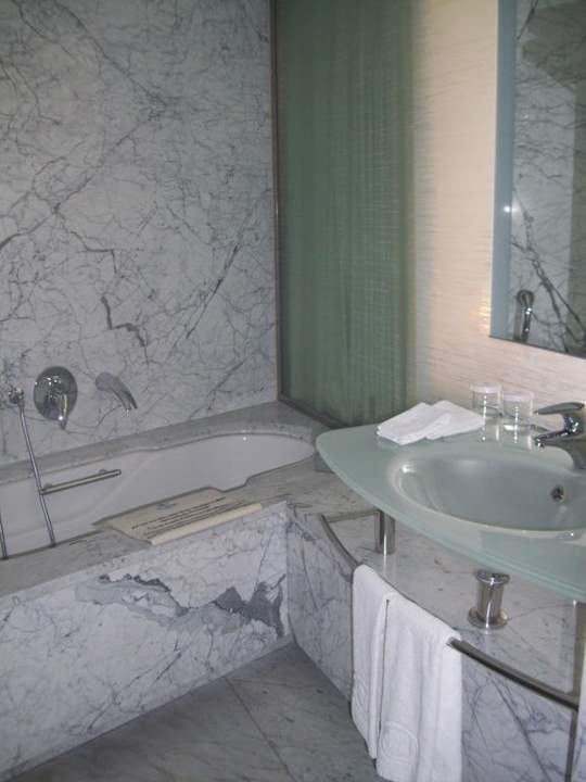 Bad Hilton Athens
