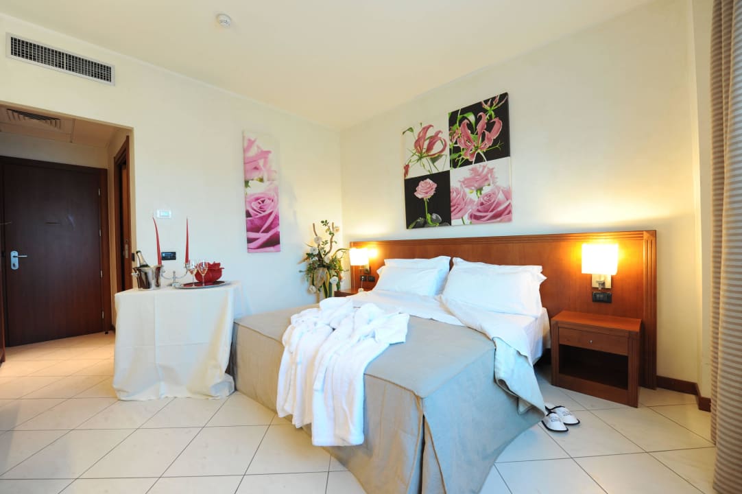 Camera matrimoniale Hotel Parisi