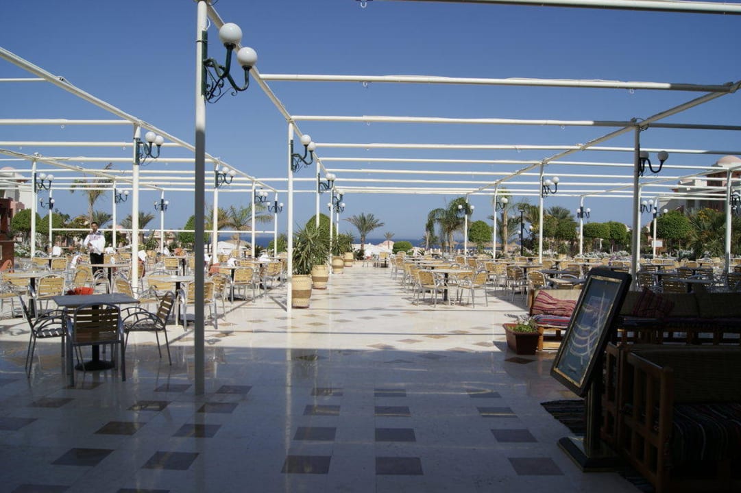 Taras z widokiem na ogród  Serenity Alpha Beach