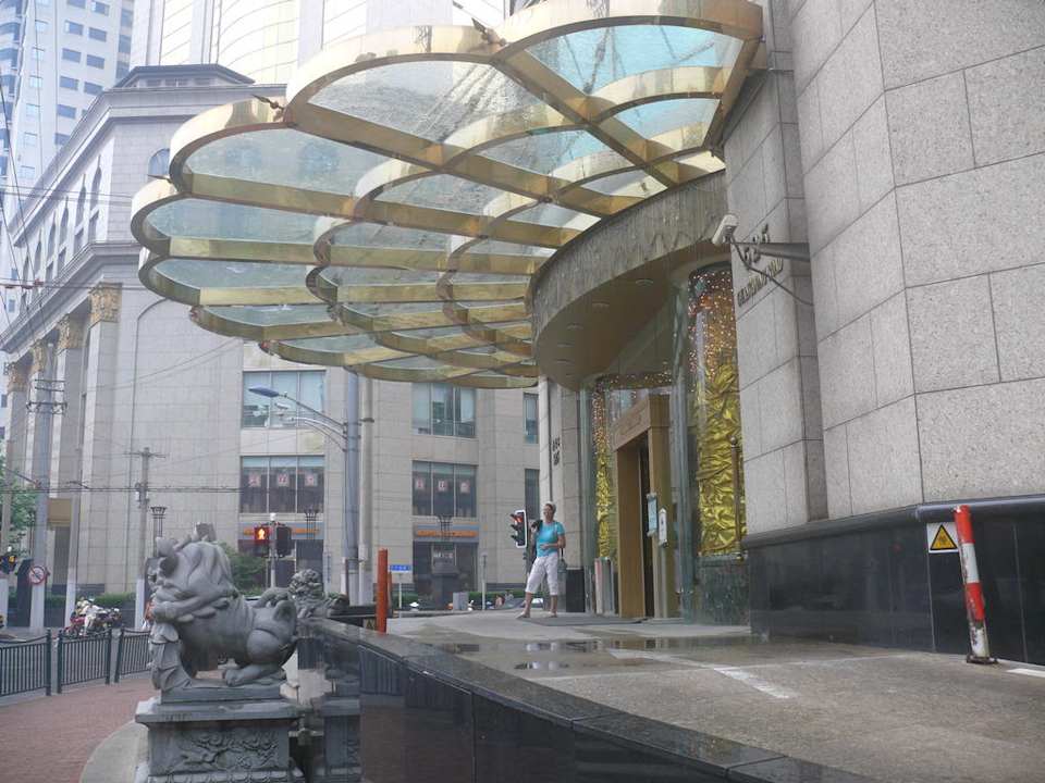 Hoteleingang The Bund Hotel