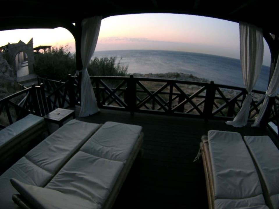 Schön aber nicht gemütlich Hotel Kalithea Horizon Royal