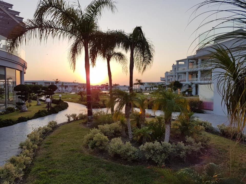 Droga na plaże Asterias Beach Resort