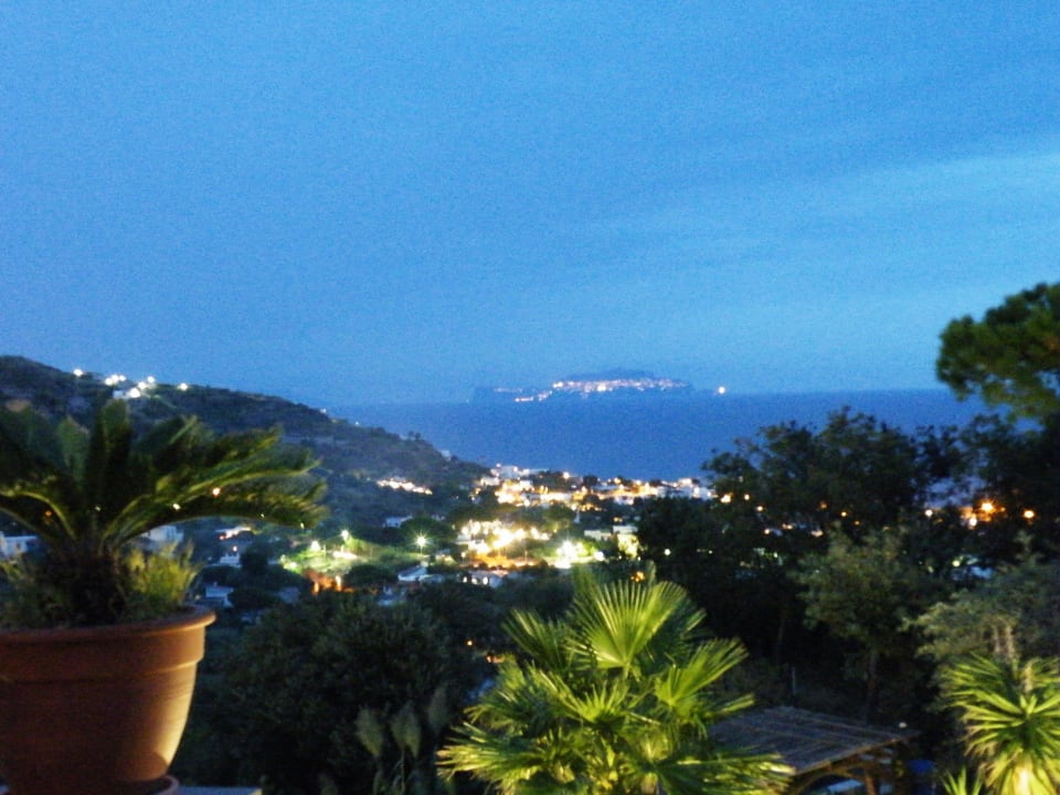 Blick von unserer Terrasse auf Capri Hotel Belvedere
