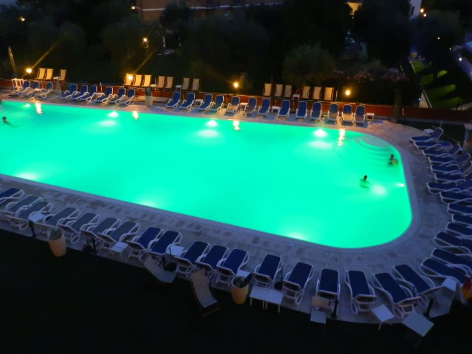 Pool bei Nacht Residence Giardino Dei Colori