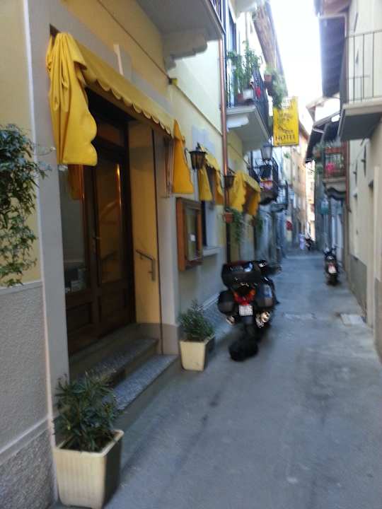 Eingang Hotel La Belle Epoque