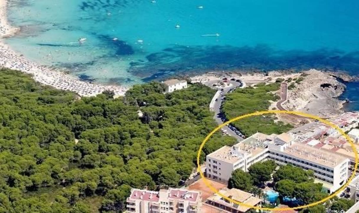 Beneidenswerte Lage ... (2) Hotel & Spa S'Entrador Playa