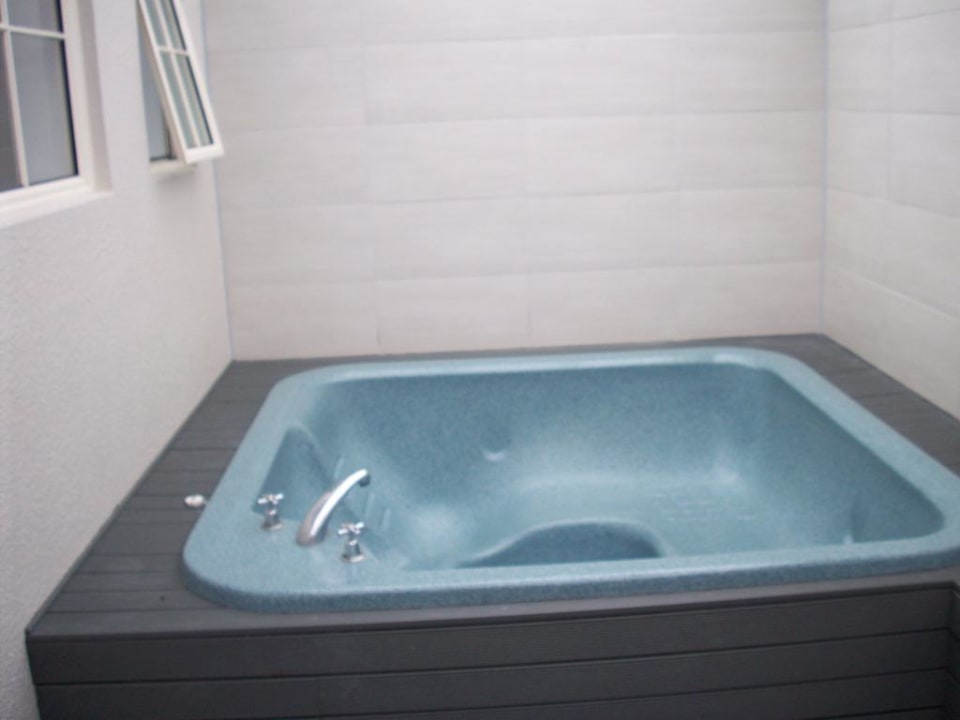 Eigener Whirlpool auf der Terrasse Hotel & Spa Silver Fern Rotorua