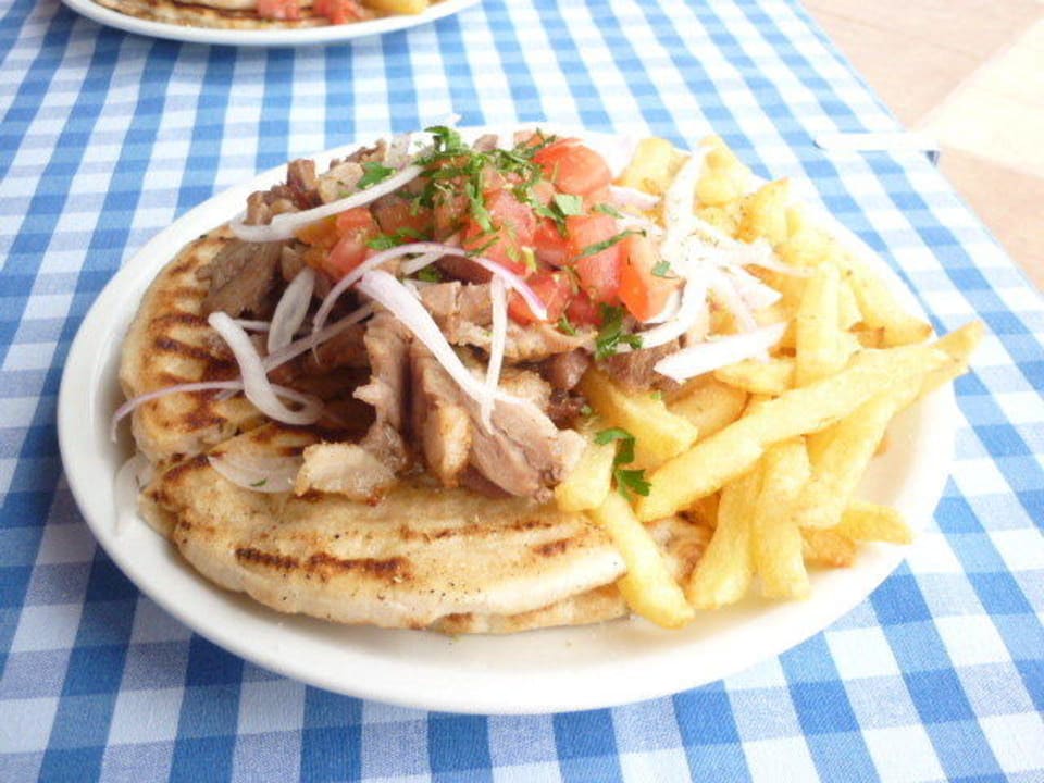 Leckeres Gyros in der Snackbar Lagas Aegean Village
