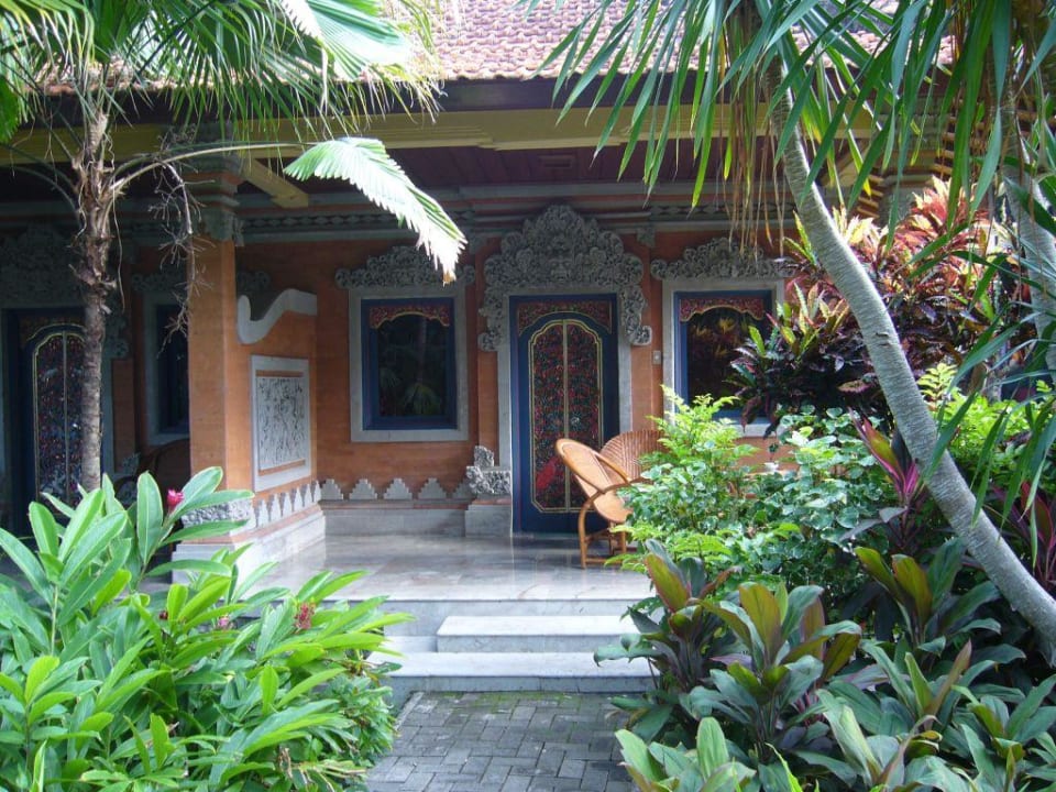 Blick auf einen Bungalow Puri Santrian