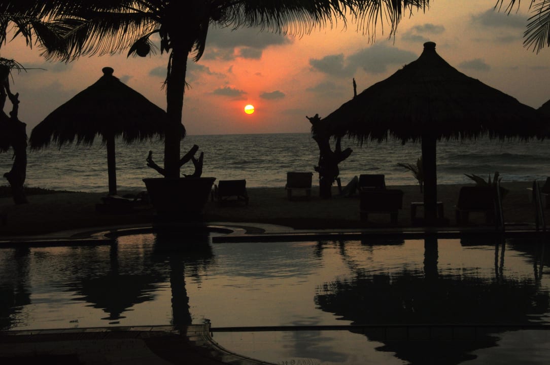 View Royal Beach Resort