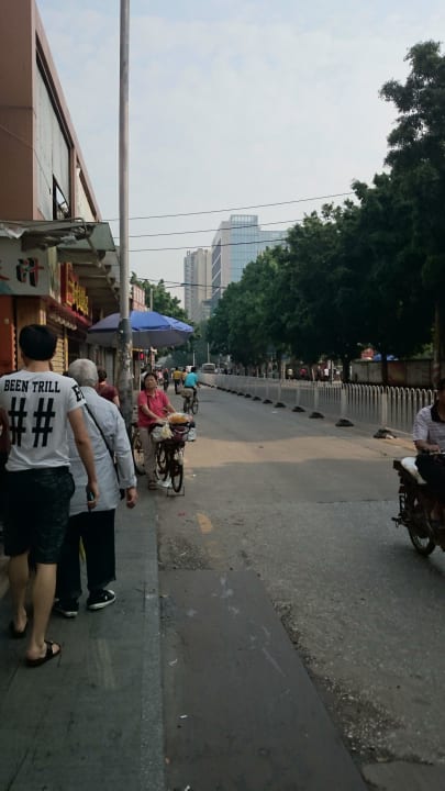 Vor dem Hotel Hotel The Royal Garden