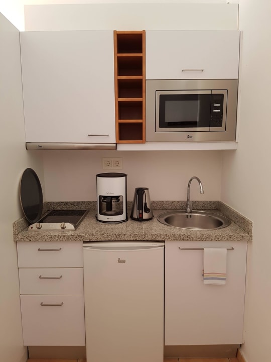 Küchenzeile mit Töpfen und Geschirr Sunprime Atlantic View