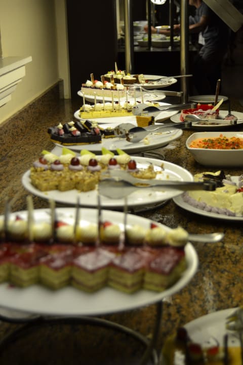 Die Torten waren super lecker JAZ Aquamarine Resort