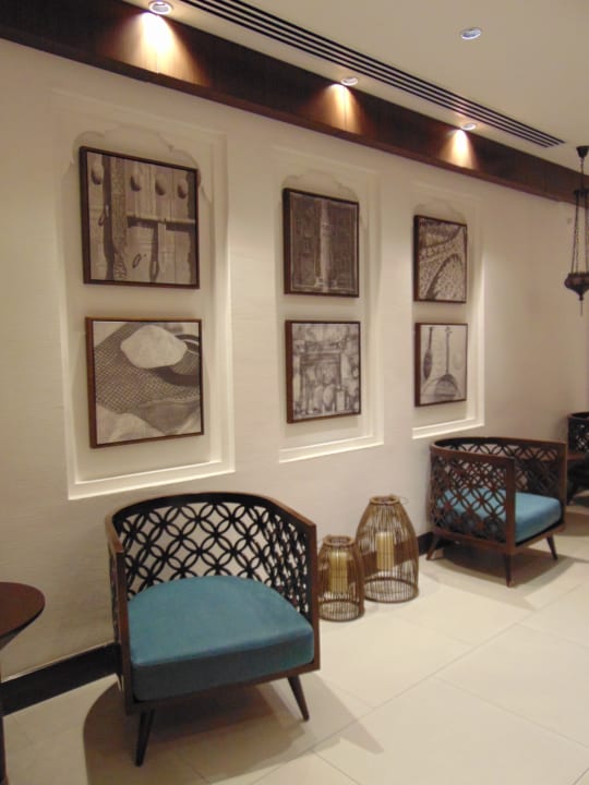 Lobby Hampton By Hilton Dubai Airport