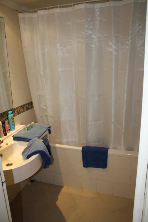 Bad mit Wanne und WC Sahara Beach Aquapark & Resort