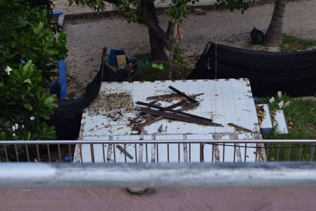 Blick von der Dachterrasse zum Strand Lotus Paradise Resort