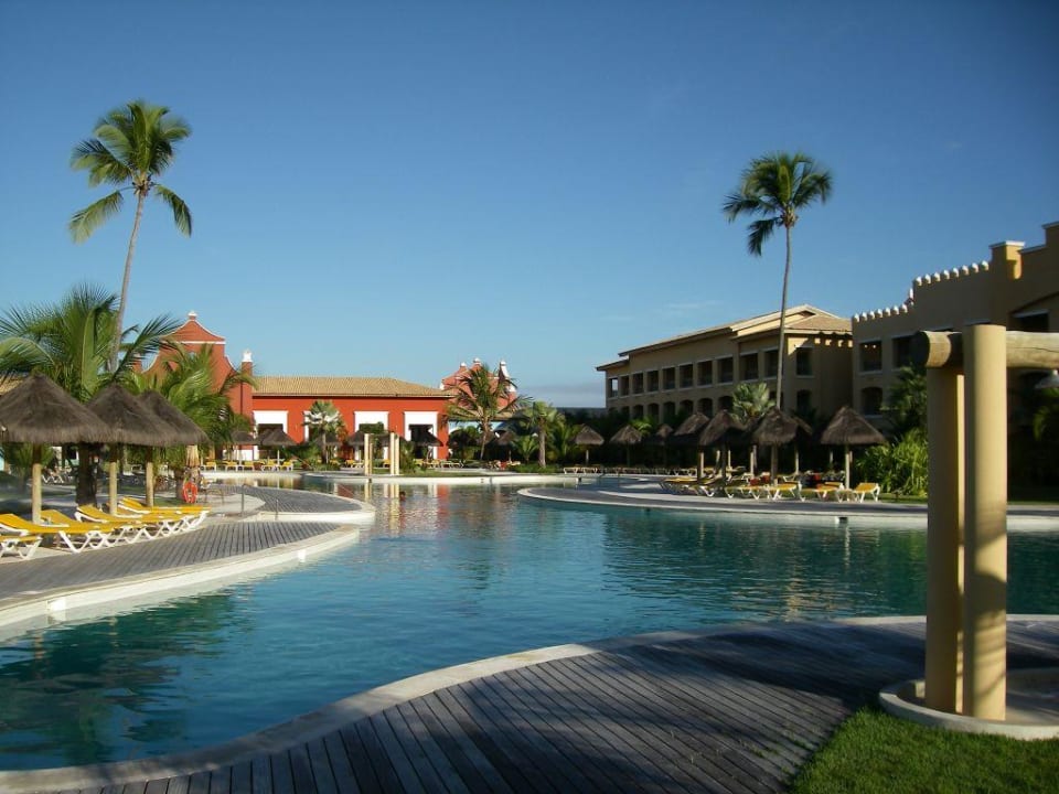 Piscina tranquila Iberostar Waves Bahia