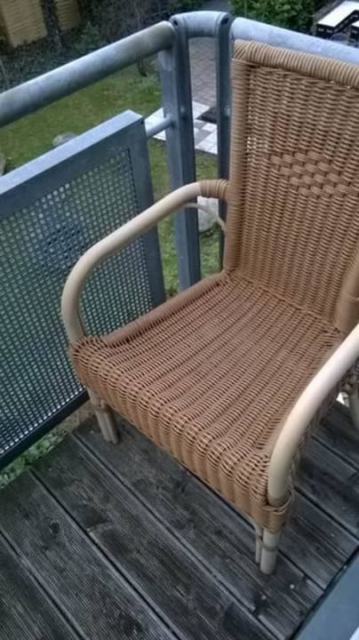 Kleiner Balkon mit Sessel B&B HOTEL Dresden City-Süd